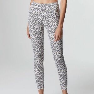 Luna Legging - Classic Leopard grey/beige- size small